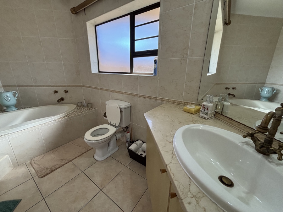 To Let 3 Bedroom Property for Rent in Summerstrand Eastern Cape